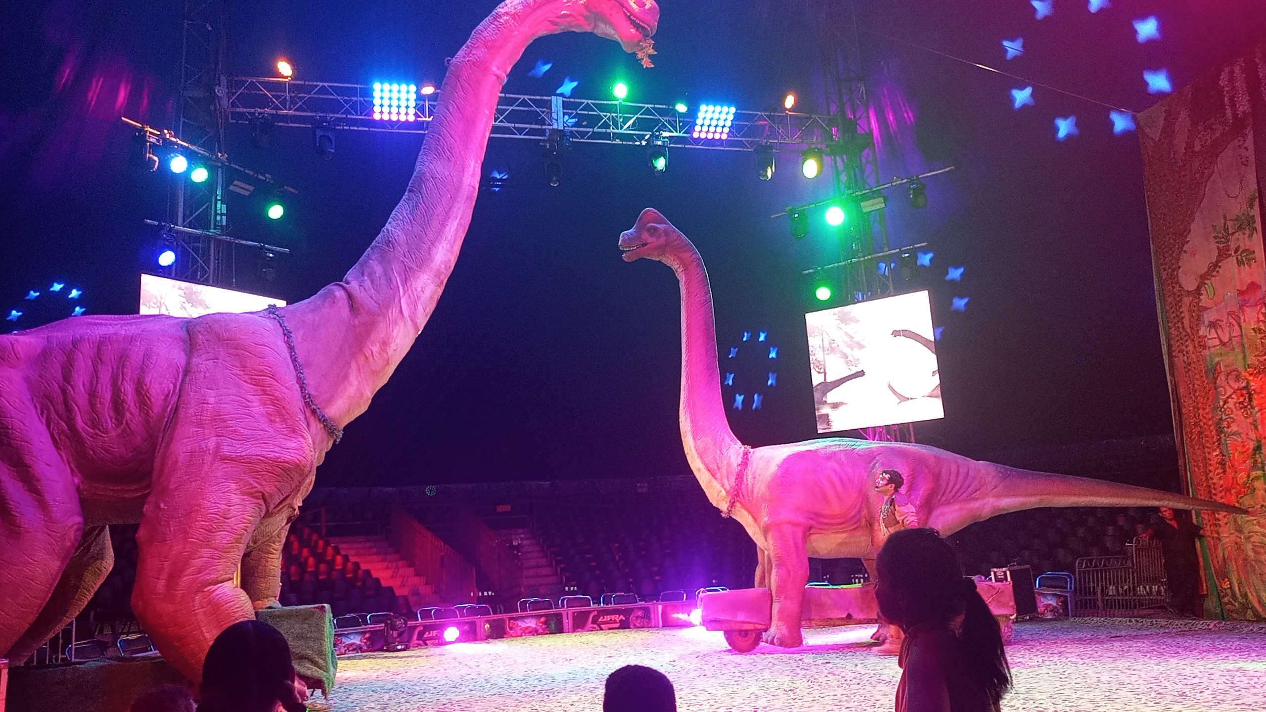Mundo de dinosaurios llega a Playa del Carmen